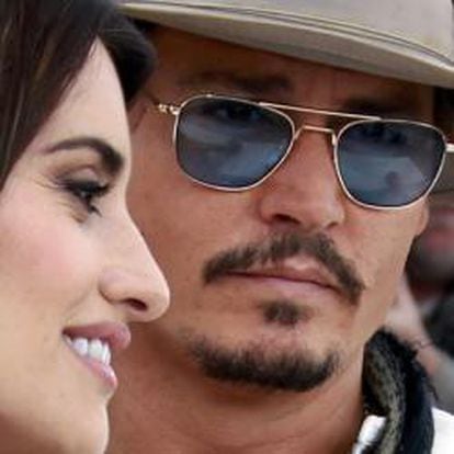 Penélope Cruz y Johnny Depp en Cannes presentando la nueva entrega de 'Piratas del Caribe'