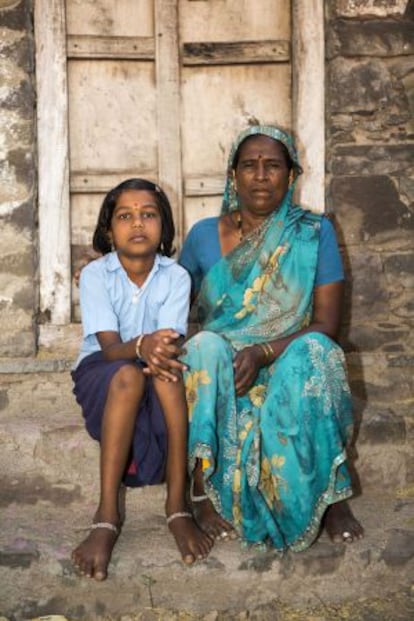 Madre e hija, ambas devadasis.
