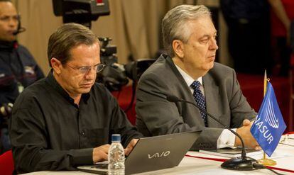 Los cancilleres de Ecuador, Ricardo Patiño y de Brasil, Luiz Alberto Figueiredo, durante la reunión entre el Gobierno venezolanoo y la MUD.