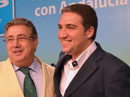 Juan Ignacio Zoido y El&iacute;as Bendodo, en un acto del PP.