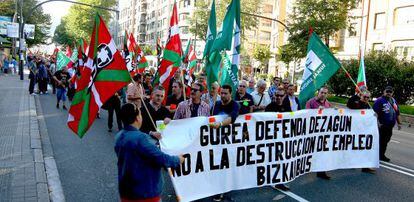 Manifestación de los trabajadores de Bizkaibus este lunes en Bilbao.