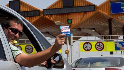 El copiloto de un veh&iacute;culo, en la protesta frente al peaje de Mollet del V&agrave;lles