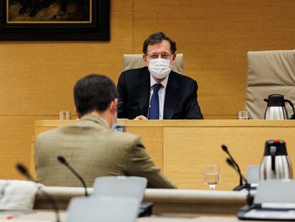 El expresidente del Gobierno, Mariano Rajoy, al inicio de su comparecencia en la comisión que investiga la operación ‘Kitchen’.