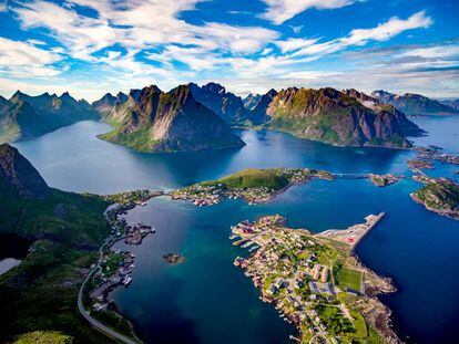 Vista de las islas Lofoten en el mar de Noruega.