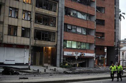 El edificio de Radio Caracol después de la explosión.