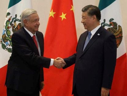 El presidente de México, Andrés Manuel López Obrador, y el presidente chino, Xi Jinping, durante una reunión en el Foro de Cooperación Económica Asia-Pacífico (APEC) en San Francisco, California, EE UU.