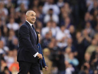 Osvaldo Ardiles, durante el partido del Tottenham ante el United.