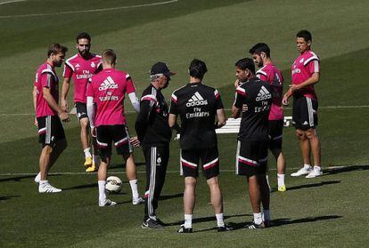 Ancelotti, durante el entrenamiento del Madrid