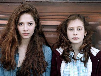 Las hermanas Léna (Jenna Thiam) y Camille (Yara Pilartz), dos de los protagonistas de 'Les Revenants'