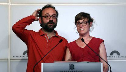 Los diputados de la CUP Benet Salellas y Mireia Vehí.