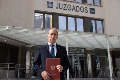 El decano del ICAM, Eugenio Ribón, presenta una denuncia contra la Fiscalía en los juzgados de Plaza de Castilla el pasado miércoles 20 de marzo.