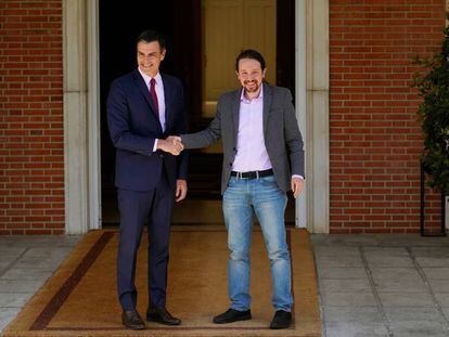 El presidente del Gobierno, Pedro Sánchez, junto al líder de Unidas Podemos, Pablo Iglesias, en la Moncloa. 