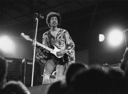 August 1970:  Jimi Hendrix, psychedelic guitarist (1942 - 1970) on stage.  (Photo by Doug McKenzie/Getty Images)