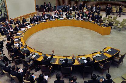 Los miembros del Consejo de Seguridad de Naciones Unidas votan la adopci&oacute;n de sanciones contra Corea del Norte. 