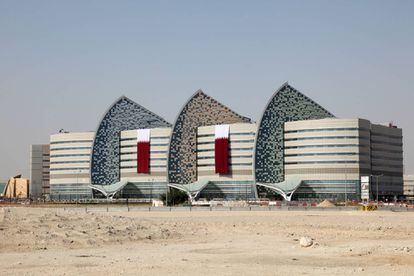 Hospital de Sidra durante su construcci&oacute;n en diciembre de 2013. 