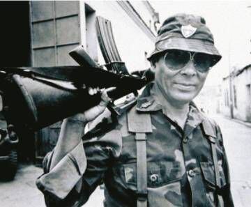 Benedicto Lucas, durante una visita a los frentes en 1981.