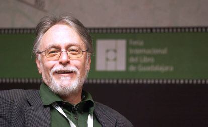 El poeta David Huerta, en la FIL de 2009.