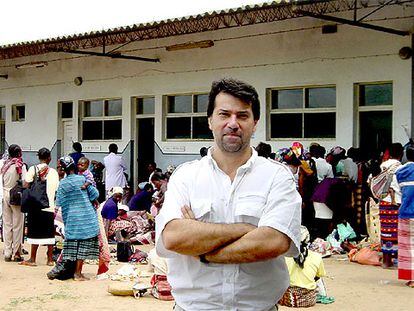 Pedro Alonso, en el centro de investigación que dirige en Manhiça (Mozambique).