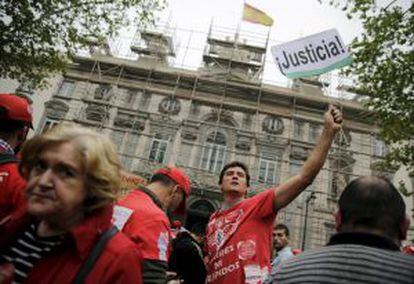 Empleados de Coca-Cola celebran la decisión del Supremo