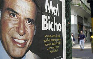 Uno de los carteles que, a comienzos de año, aparecieron en las calles de Buenos Aires contra el ex presidente Carlos Menem.