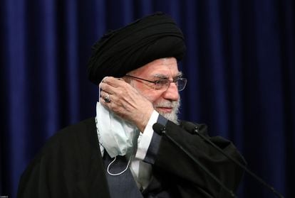 El líder supremo de Irán, el ayatolá Ali Jameneí, en una imagen facilitada por su oficina durante una videoconferencia el 16 de febrero de 2021.