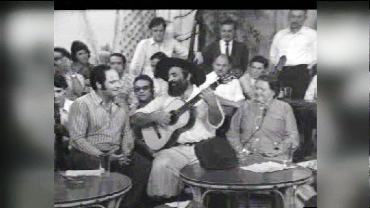 El cantante argentino Jorge Cafrune y Fernando 'Nanino' Díaz Cutillas, en 1971.