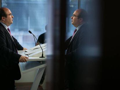 Miquel Iceta en la sala de prensa del Parlament.