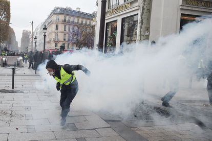 Medio francés asegura que los precios de chalecos reflectantes en   aumentaron tras protestas en París