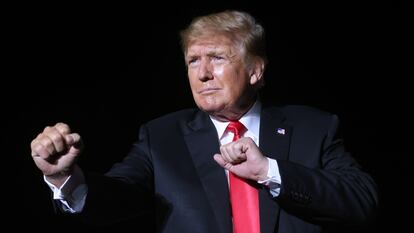 DES MOINES, IOWA - OCTOBER 09: Former President Donald Trump speaks to supporters during a rally at the Iowa State Fairgrounds on October 09, 2021 in Des Moines, Iowa. This is Trump's first rally in Iowa since the 2020 election.  (Photo by Scott Olson/Getty Images)