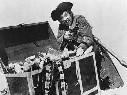El actor británico Rober Newton, caracterizado de pirata para el filme 'Treasure island' (1950)