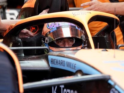 Daniel Ricciardo, piloto del equipo McLaren, en su monoplaza durante un entrenamiento en el Gran Premio de Países Bajos, el sábado.