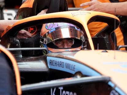 Daniel Ricciardo, piloto del equipo McLaren, en su monoplaza durante un entrenamiento en el Gran Premio de Países Bajos, el sábado.