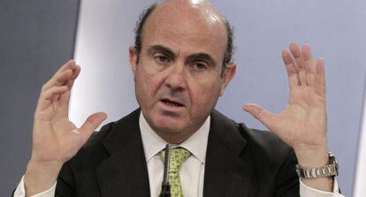Luis de Guindos, tras el Consejo de Ministros de ayer.