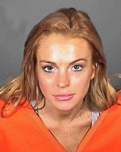 Lindsay Lohan detenida por conducir bajo los efectos de sustancias tóxicas en 2010.