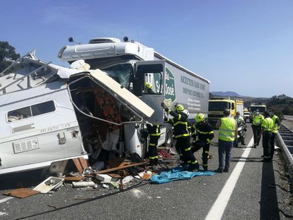 Estado en el que quedó la autocaravana tras chocar con un camión en la autovía A-381 (Cádiz), el 25 de septiembre.