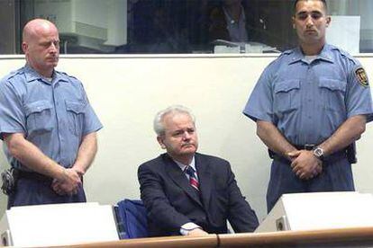 El ex dictador serbio Slobodan Milosevic, en su primera comparecencia ante el Tribunal Penal Internacional para la ex Yugoslavia, en julio de 2001.
