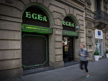 Entrada del sex-shop Egea en la calle Diputaci&oacute; de Barcelona. 