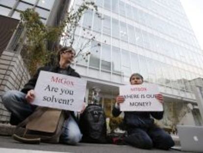Protestas frente a la sede de Mt. Gox en Tokio.