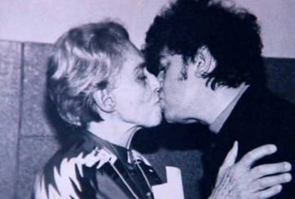 Chavela Vargas y Pedro Almodóvar.