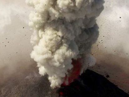 Científicos británicos estudian el Volcán de Fuego, en Guatemala, para detectar explosiones inminentes