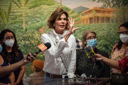 Cristiana Chamorro ofrece una rueda de prensa el 31 de mayo en Managua. 
