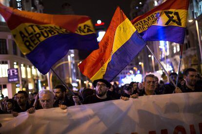 Manifestación en Madrid en apoyo a los vecinos del Gamonal el Burgos. Sobre unas 500 personas se han concentrado en la Puerta del Sol.