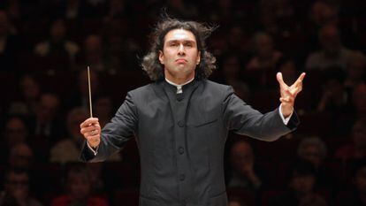 Vladímir Jurowski, al frente de la Filarmónica de Londres de el Carnegie Hall de Nueva York en 2014.