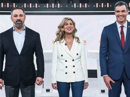 Pedro Sánchez (derecha), Yolanda Díaz y Santiago Abascal, en el Debate a tres en RTVE.