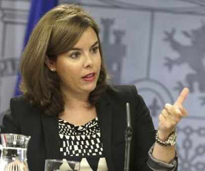 La vicepresidenta del Govern espanyol, Soraya Sáenz de Santamaría, durant la roda de premsa després del Consell de Ministres.