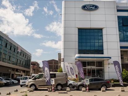Un concesionario de Ford en Turquía, país donde la empresa quiere concentrar su producción de vehículos comerciales.
