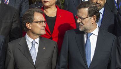 Artur Mas y Mariano Rajoy, en octubre, en la reunión del Foro Mediterraneo en Barcelona
