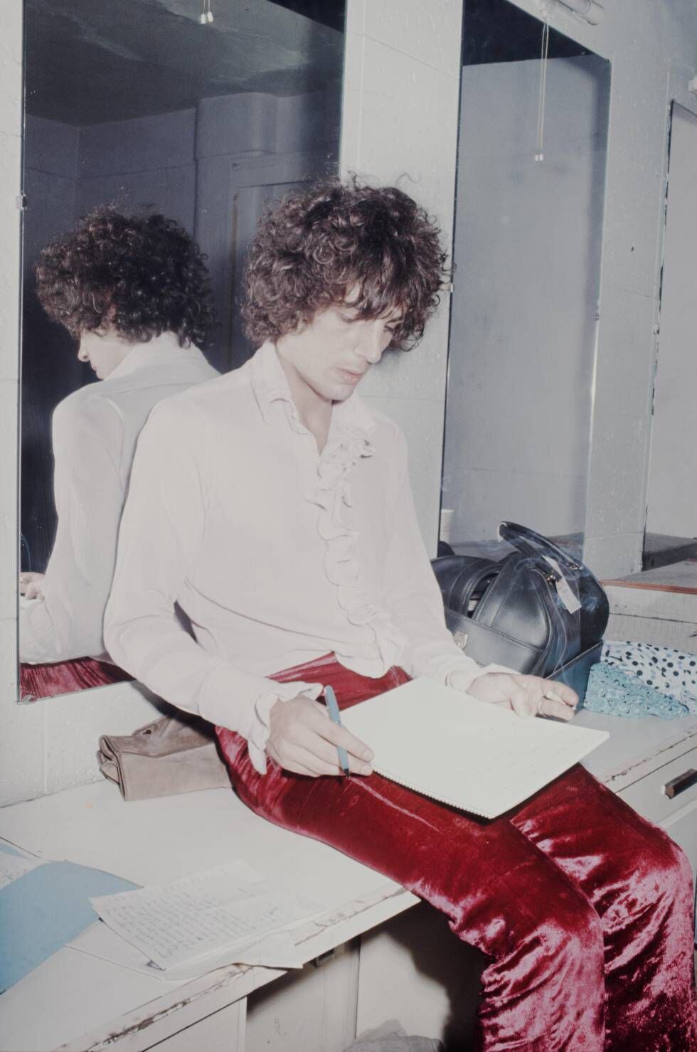 Syd Barrett, líder de Pink Floyd, en el camerino de un club de Londres durante una actuación en 1969.