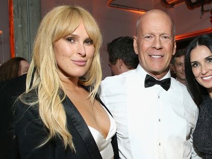 Rumer Willis junto a sus padres, Bruce Willis y Demi Moore, en una fiesta celebrada el 14 de julio de 2018 en Los Ángeles, California.