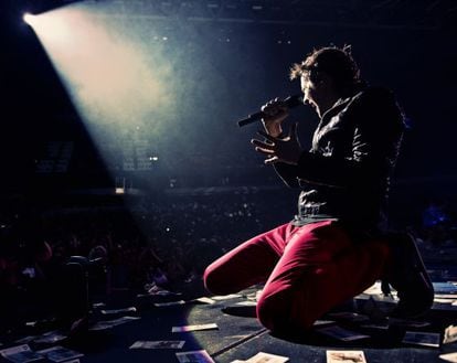 El l&iacute;der de Muse, Matthew Bellamy, en un momento de su concierto en Roma el 6 de julio. 